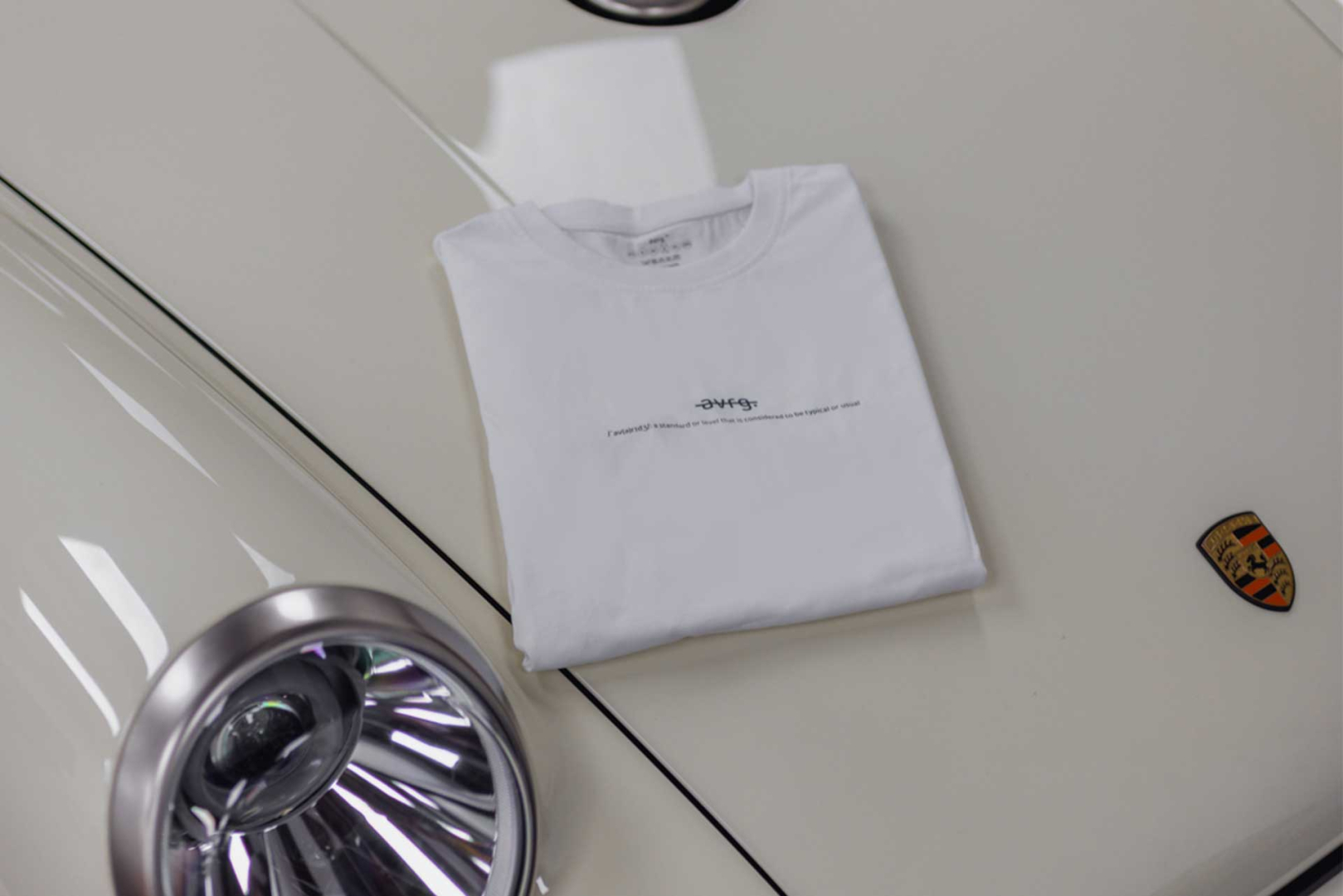 T-shirt avrg.® "Classic" white